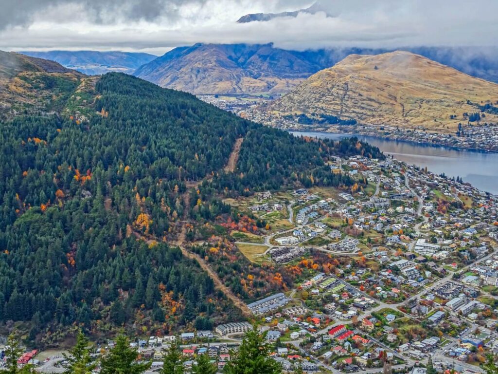 Queenstown – bekanntes Reiseziel und Outdoor-Stadt auf der Südinsel Neuseelands