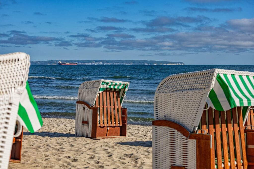 strandkoerbe-mit-kreidekueste-ruegen
